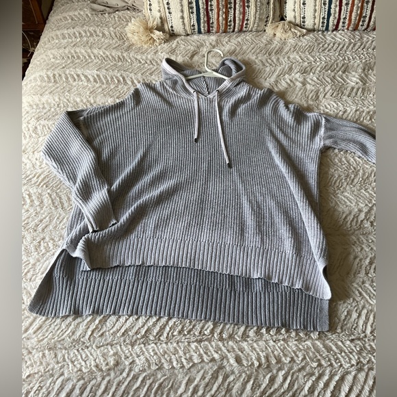 American Eagle Outfitters Sweaters - American Eagle size medium sweater hoodie gray